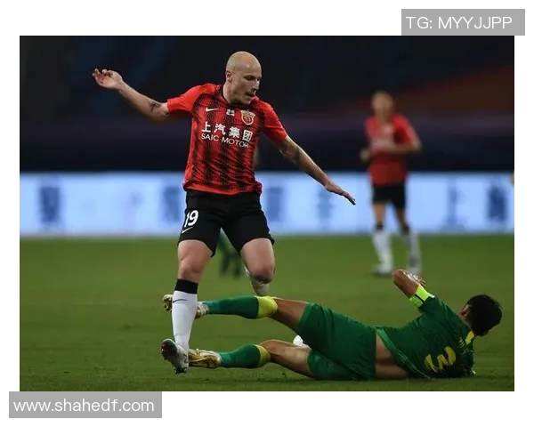 上海上港迎战延边富德争夺中超联赛关键三分之战